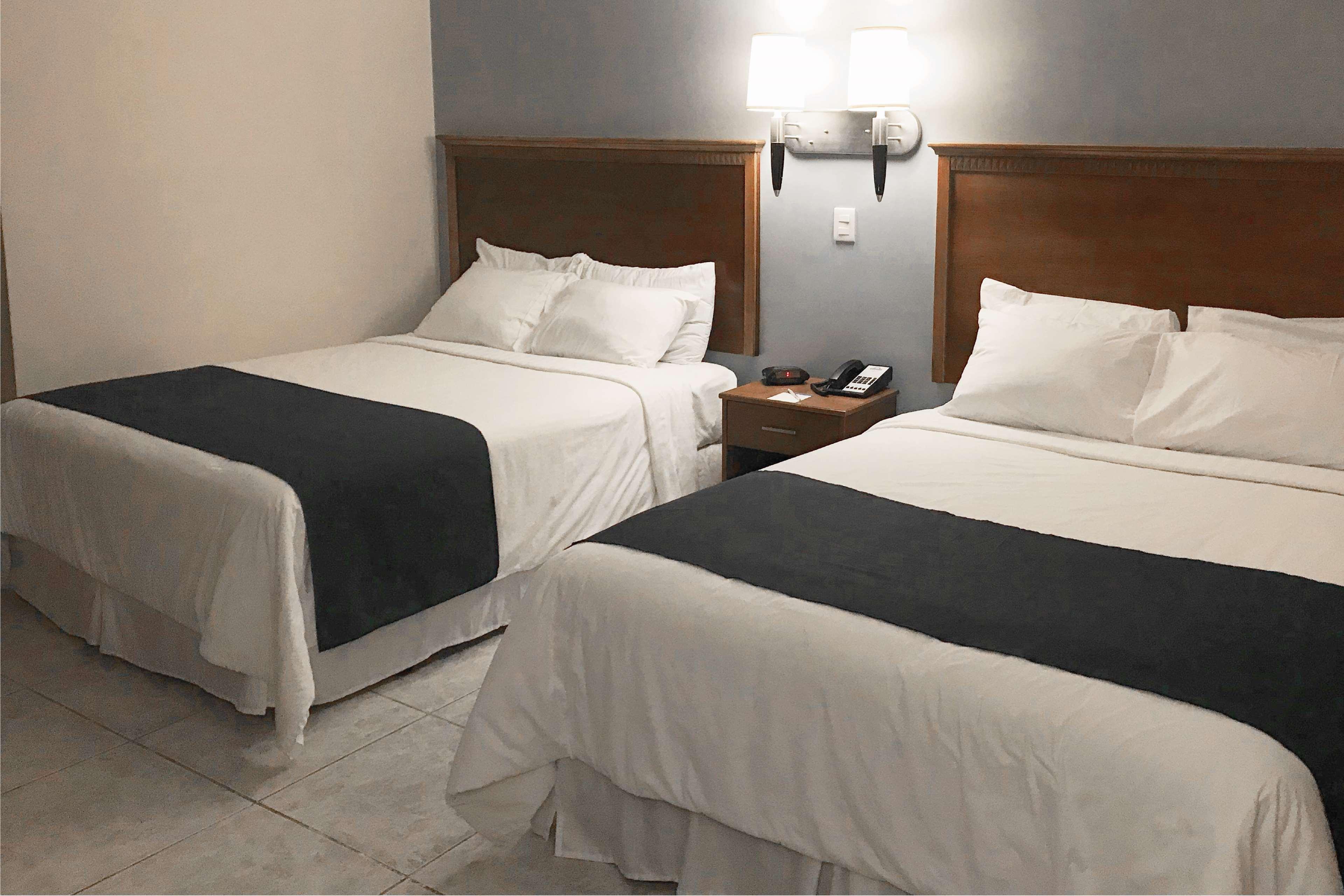 Days Inn By Wyndham Piedras Negras Kültér fotó